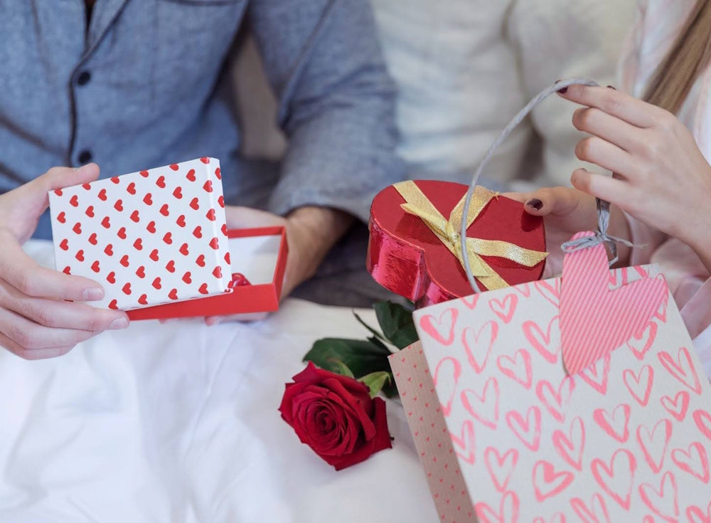 Best 4th Wedding Anniversary Gifts for Her: Classy & Symbolic Ideas with Prices