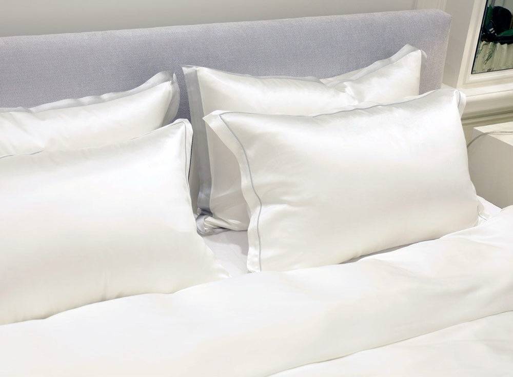 3 Best Pillowcases for Wet Hair: Materials & Differences