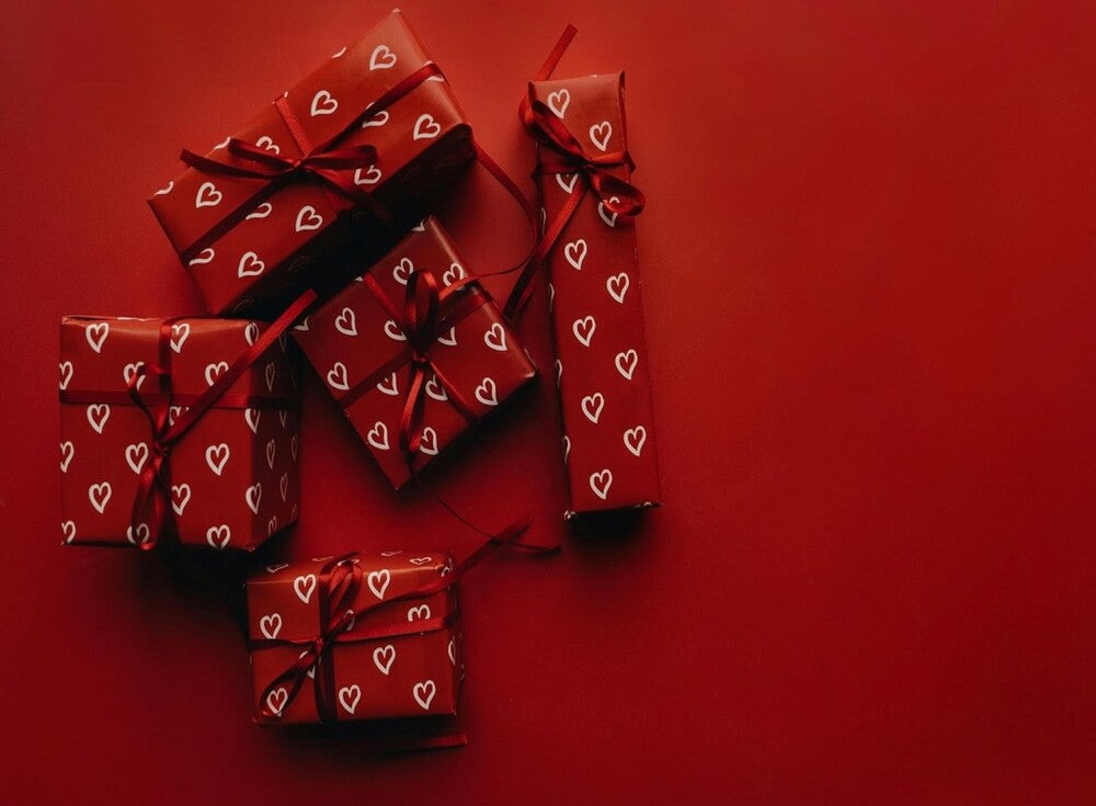 Top 12 Unusual 9th Wedding Anniversary Gifts for Husband: Traditional & Modern Ideas