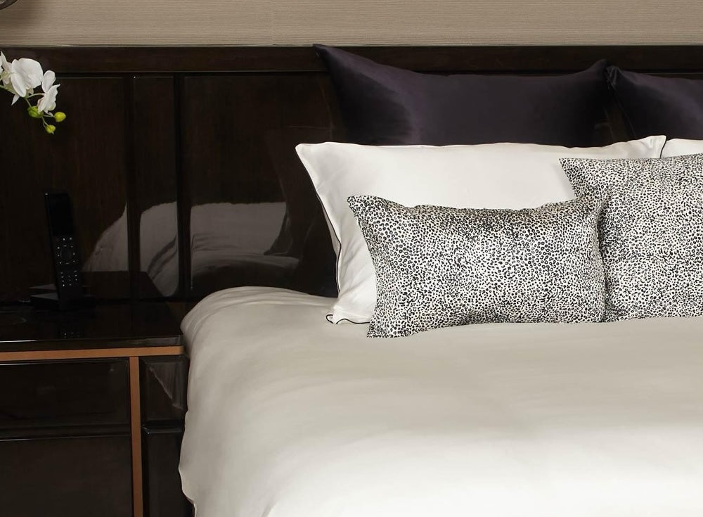 3 Best Pillowcases for Thinning Hair: Materials & How to Choose