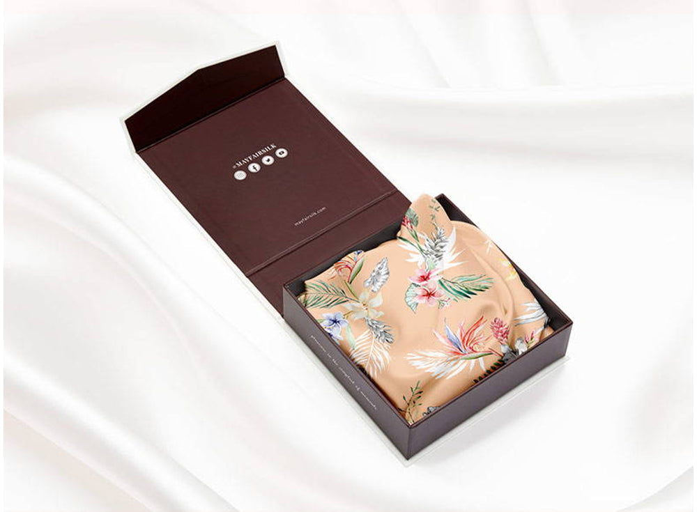 A Peachy Life: New Silk Pillowcase in Peach Fuzz