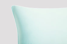 Load image into Gallery viewer, closeup of teal silk pillowcase with ivory border piping by mayfairsilk