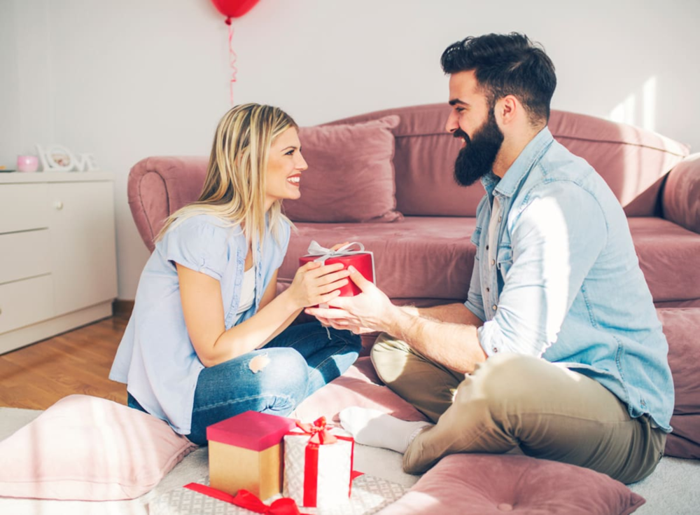 Top 5 Unusual 15th Wedding Anniversary Gifts For Your Wife: 2026 Ideas
