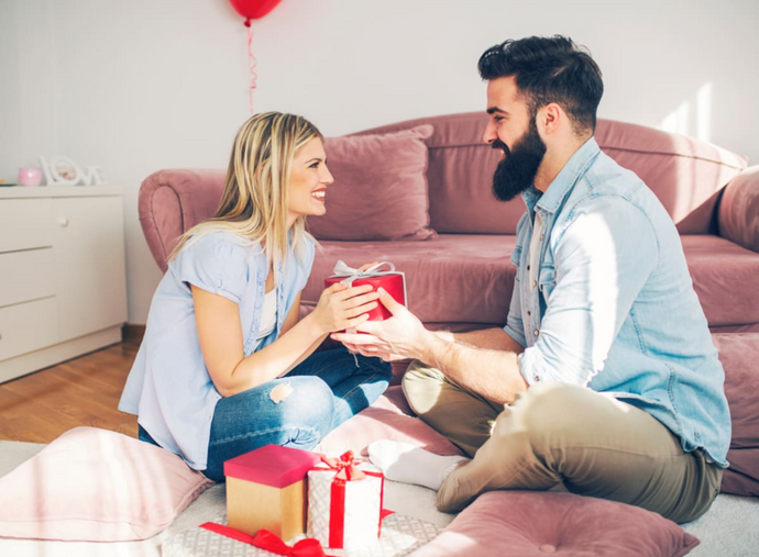 Top 5 Unusual 15th Wedding Anniversary Gifts For Your Wife: 2025 Ideas