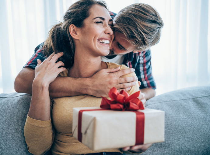 Top 5 Unusual 10th Wedding Anniversary Gifts For Your Wife: 2025 Ideas