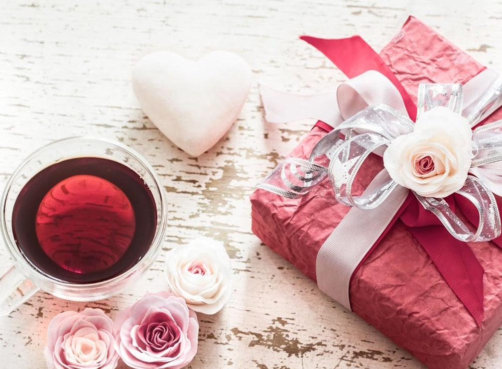 Top 14 Unusual 5th Wedding Anniversary Gifts For Husband: Traditional & Modern Ideas (plus Prices)