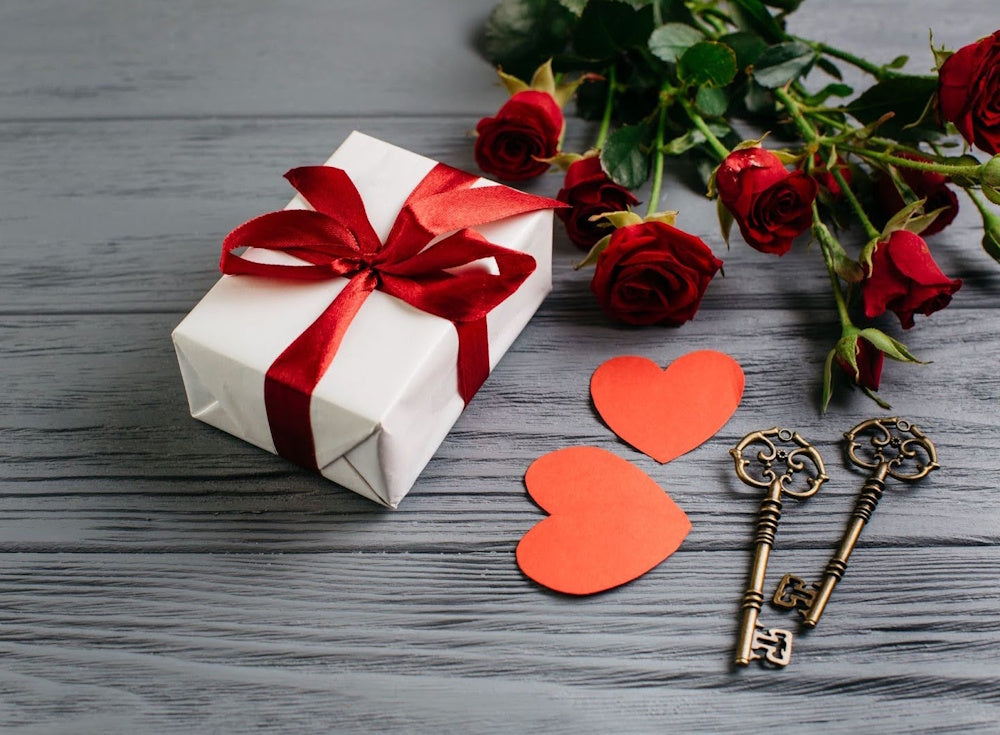 5 Luxury First Wedding Anniversary Gift Ideas For Husband: Unique Products with Prices