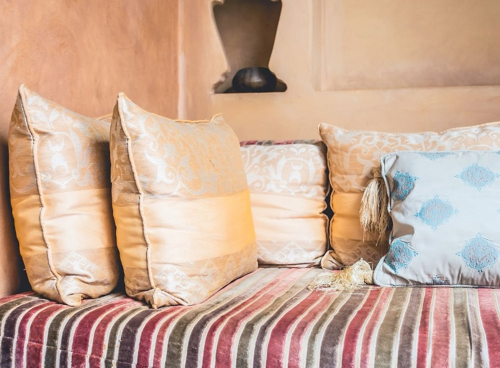 4 Best Pillowcases for African-American Hair: Price, Materials & Benefits
