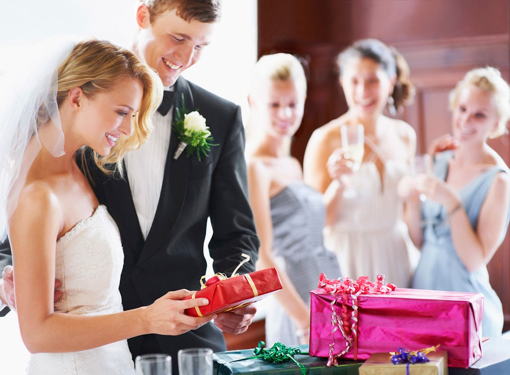 5 Unique Gift Ideas for Newly Married Couples Who Have Everything: Useful & Symbolic Products with Prices
