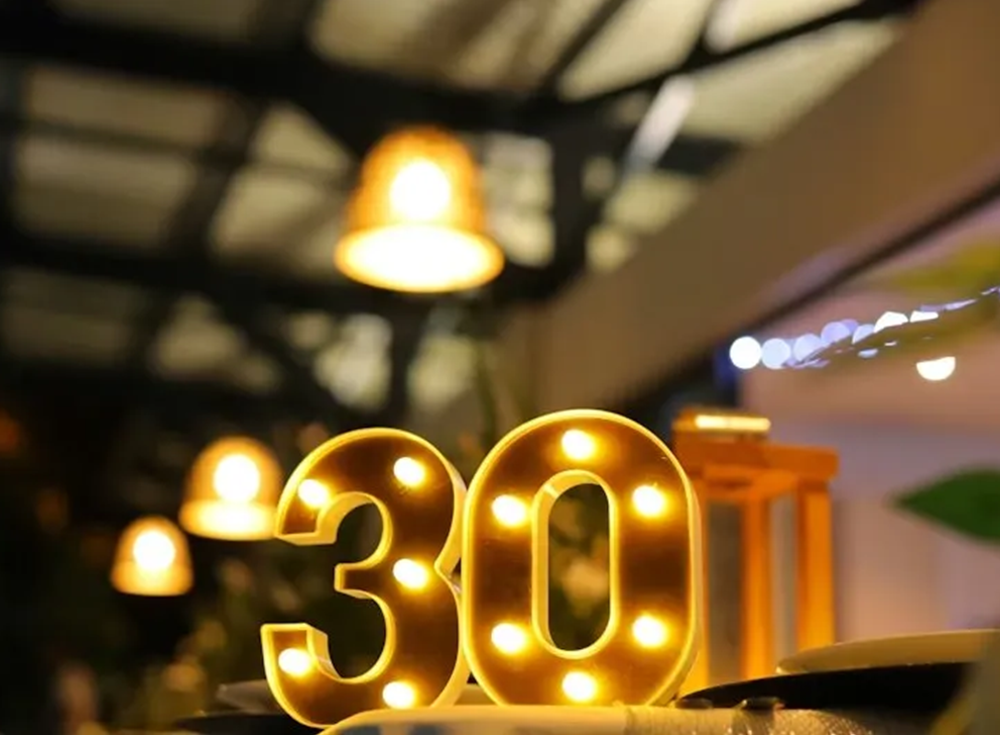 10 Best 30th Birthday Gifts for Husband: Traditional & Unique Ideas