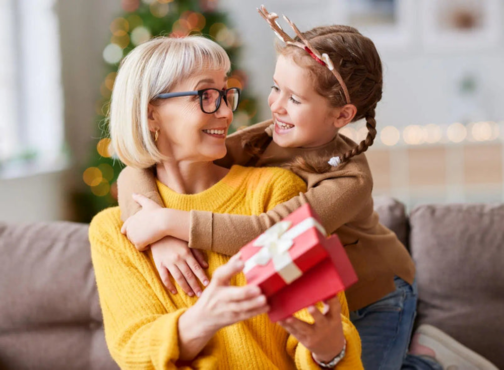 5 Best Cosy Gift Ideas For Grandma: Useful & Unique Products with Prices