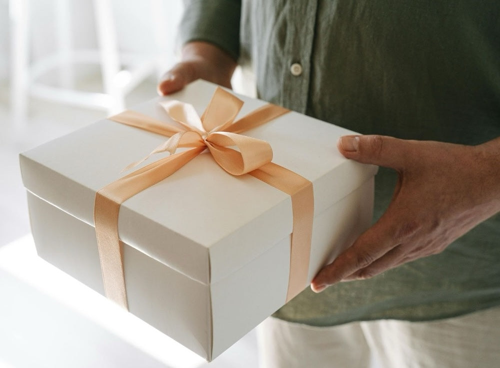 Wedding Gifts Under £100: Inspiring Ideas For Bride & Groom
