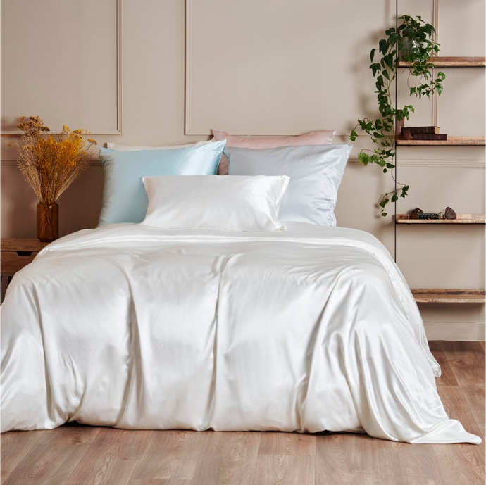 Mulberry Silk vs Charmeuse Silk: Key Differences & How to Choose The Right Fabric