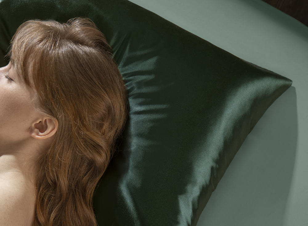 What's the Best Pillowcase Fabric for Frizzy Hair?