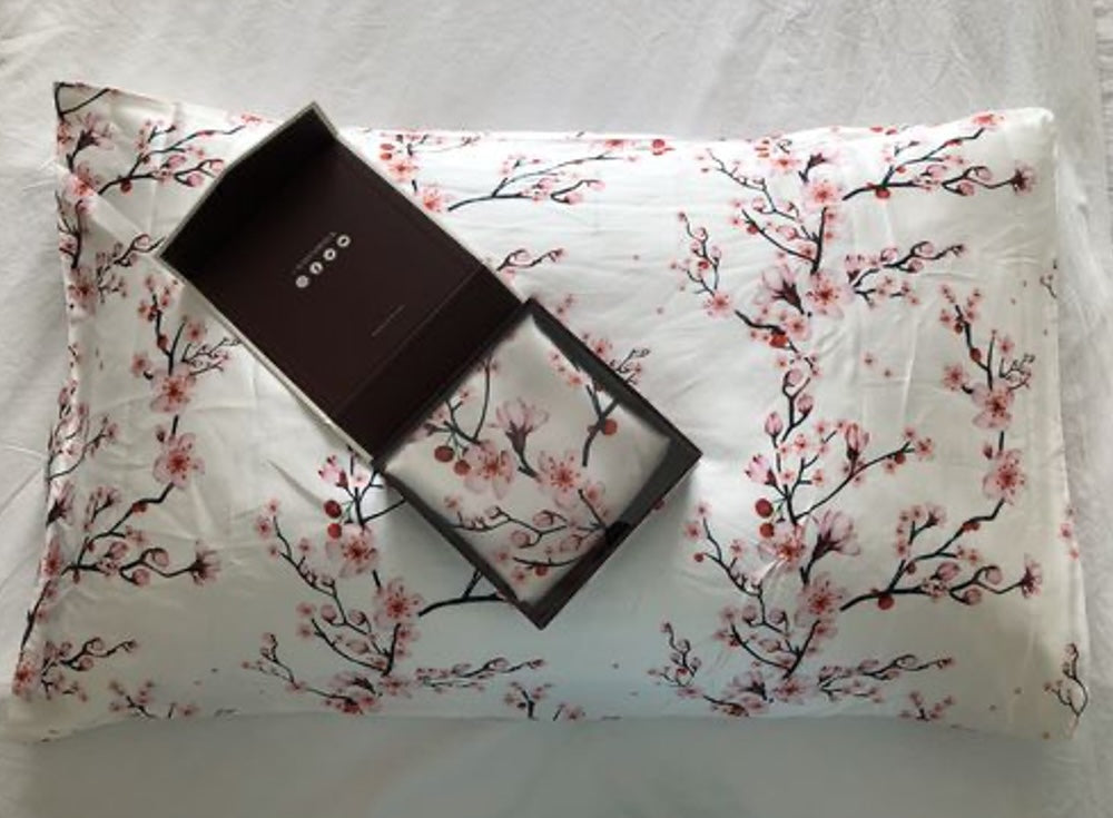 Silk vs Bamboo Pillowcases: Skin & Hair Benefits Compared