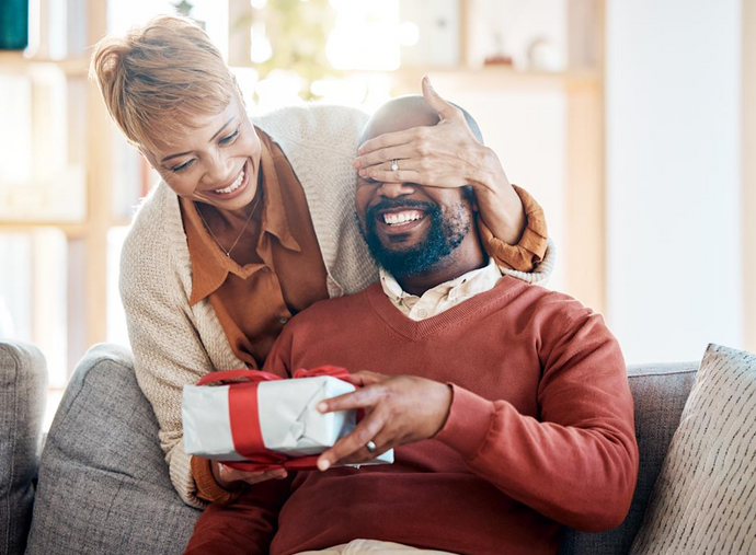 Top 5 Unusual 15th Wedding Anniversary Gifts For Your Husband: 2025 Ideas