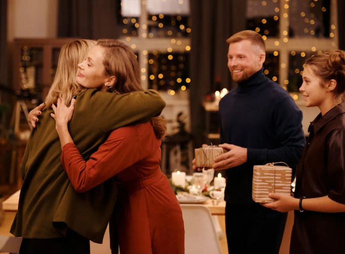 Top 5 Luxury Housewarming Gifts: Bedding, Décor & More