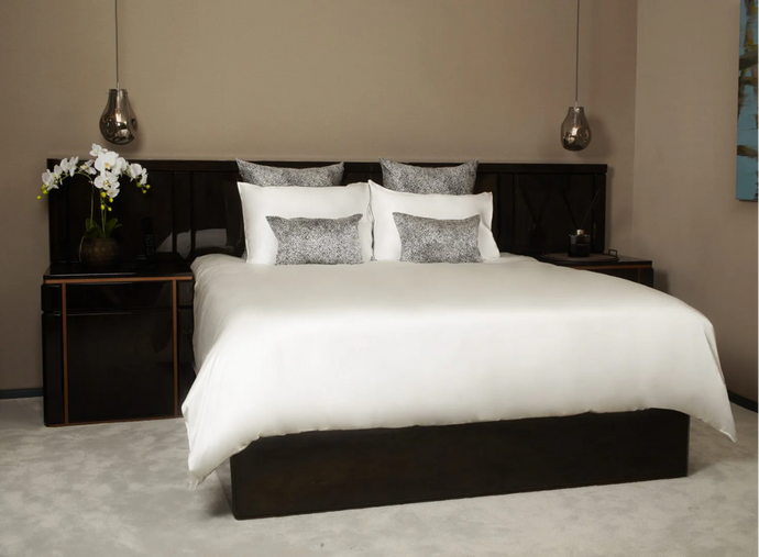 Silk vs Egyptian Cotton: Prices, Benefits & Downsides