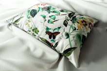 Cargar imagen en el visor de la galería, Emerald Garden Pure Silk Pillowcase
