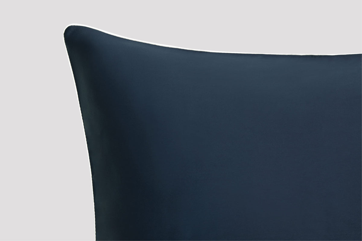 Midnight Blue silk pillowcase with ivory piping, closeup of corner 