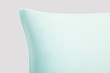 Afbeelding in Gallery-weergave laden, Teal Breeze Pure Silk Pillowcase

