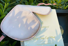 Afbeelding in Gallery-weergave laden, Precious Pink Silk Sleep Mask and Silk Hair Ties Gift Set - MayfairSilk
