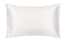 Laden Sie das Bild in den Galerie-Viewer, Ivory &amp; Damask Oxford Pure Silk Pillowcase
