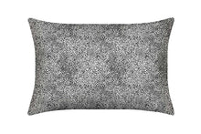 Laden Sie das Bild in den Galerie-Viewer, Leopard Pure Silk Pillowcase
