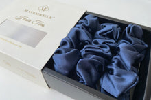 Afbeelding in Gallery-weergave laden, Midnight Blue Silk Scrunchies Set - MayfairSilk
