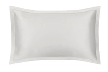 Laden Sie das Bild in den Galerie-Viewer, Oyster Grey Oxford Pure Silk Pillowcase - Grey Piping
