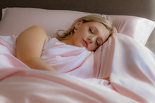 Load image into Gallery viewer, Precious Pink Silk Duvet Set
